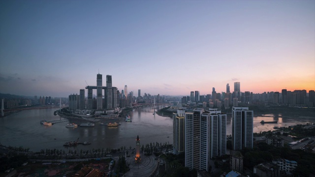 T/L WS HA现代河城市中心区黎明到夜晚过渡/重庆，中国视频素材