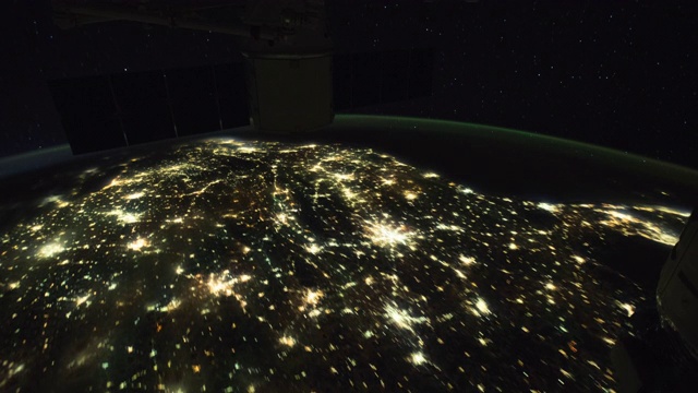 夜晚从太空中看到的地球视频素材