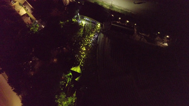 夜间户外聚会的鸟瞰图视频素材