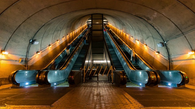 时光流逝:美国华盛顿特区地铁站内拥挤的行人视频素材
