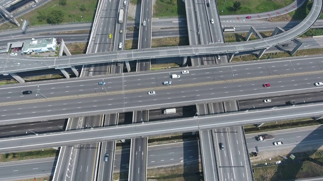 无人机拍摄的早晨高速公路路口，航拍视频视频素材