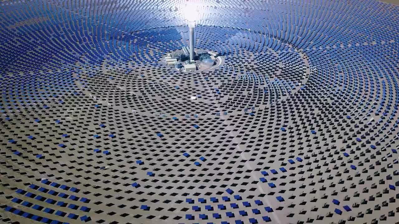 绿色能源太阳能热电站4K视频飞越视频素材