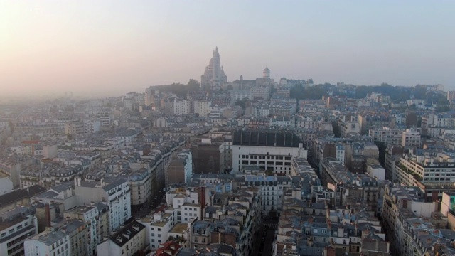 航拍图:法国巴黎圣坛教堂屋顶视频素材