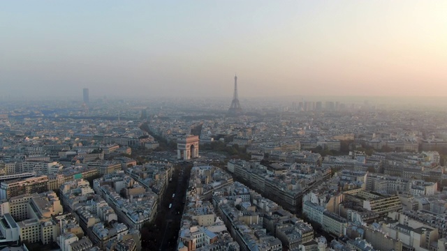 航拍:法国巴黎，远离凯旋门和交通圈视频素材