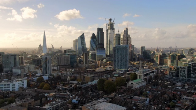航拍图:伦敦城市景观和标志性摩天大楼，英国视频素材