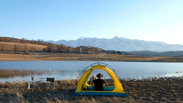 山区营地上的帐篷了望台20k视频下载