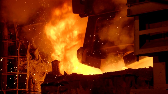 冶金厂、钢铁厂的高炉视频下载