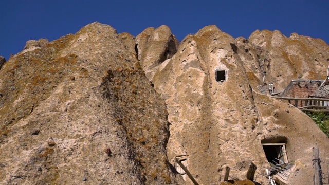 岩石面和家在Kandovan村视频素材