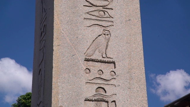 仍然拍摄的方尖碑与土耳其象形文字视频下载