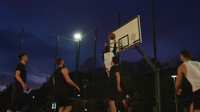 晚上的篮球比赛视频下载