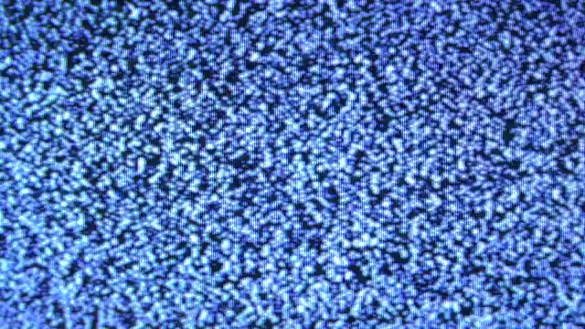 老电视显像管屏幕上的频闪线信号不好视频素材