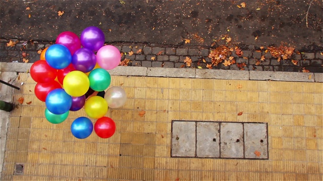 彩色氦气球，儿童节。视频下载
