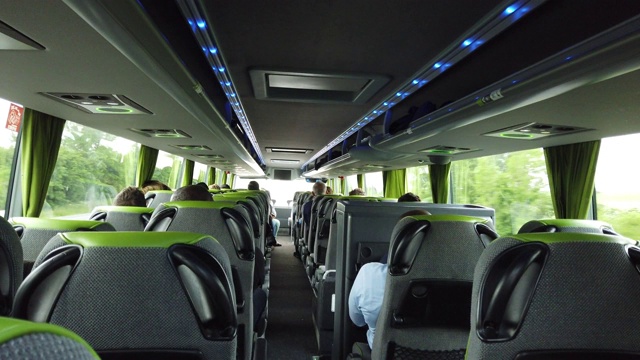 在城际巴士“Flixbus”的客舱里视频素材