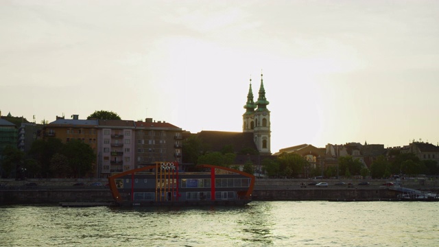 多瑙河上的杜纳游艇活动视频素材