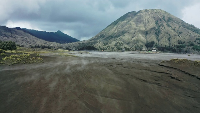 布罗莫火山日出时的风景视频素材