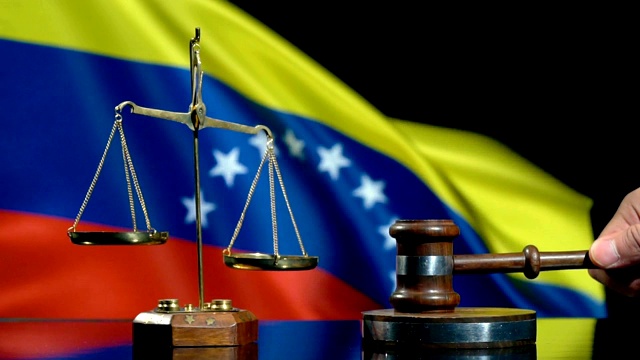委内瑞拉国旗的平衡和小槌视频素材
