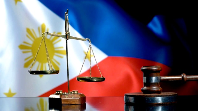 平衡和小木槌与菲律宾国旗视频下载