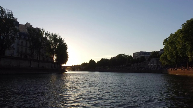 塞纳河日落时的景色视频素材
