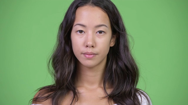 年轻美丽的多民族妇女的脸视频素材