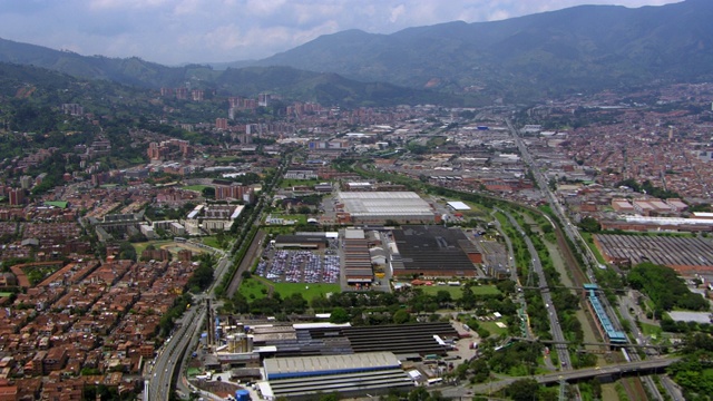 哥伦比亚麦德林城市建筑鸟瞰图视频下载