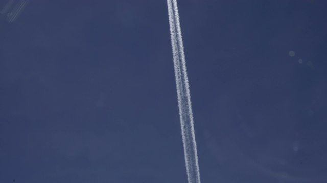 飞机飞过头顶5000英尺视频素材