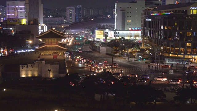 韩国汉城东大门的交通状况视频下载