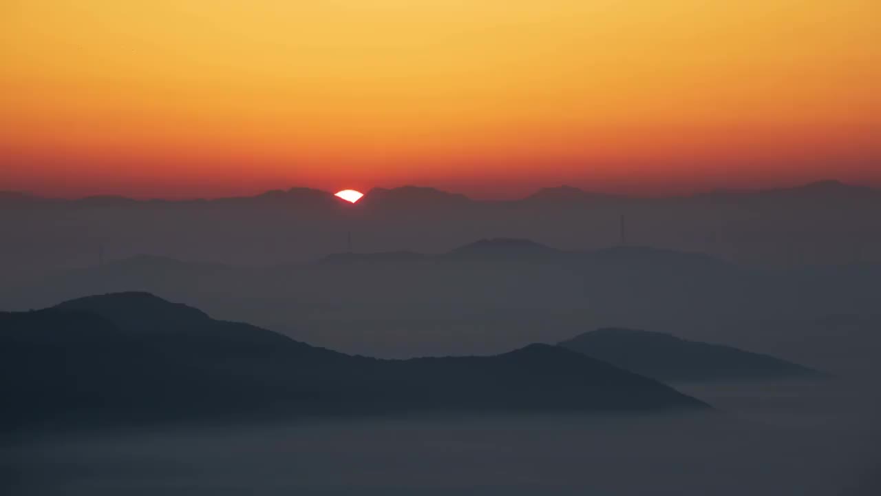 云石山的日出与浓雾在天安，忠清南道，韩国视频下载
