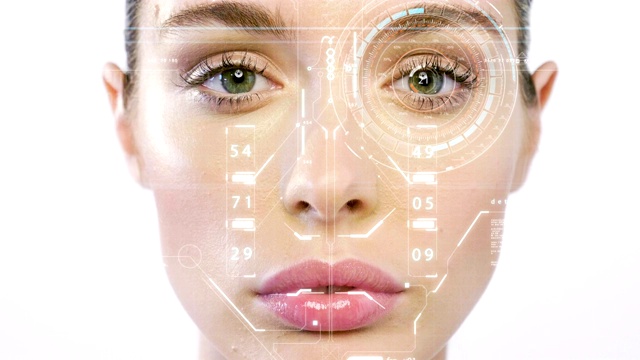 未来和技术扫描的面孔，一个美丽的女人的面部识别和扫描的人。它可以用来确保个人安全。视频素材