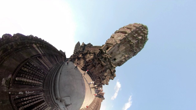 人们带着小星球效应参观吴哥窟寺庙视频素材