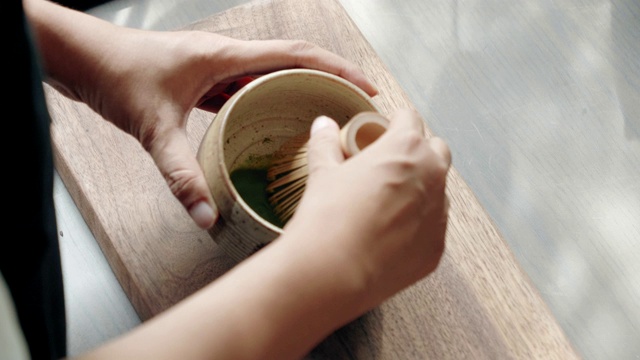 瓷碗里的日本抹茶视频素材