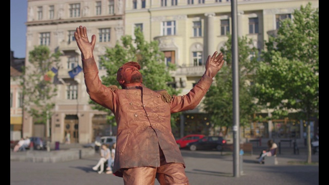 广场上的活雕像视频素材
