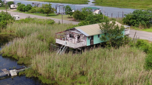美国路易斯安那州南部河口的住宅航拍视频素材