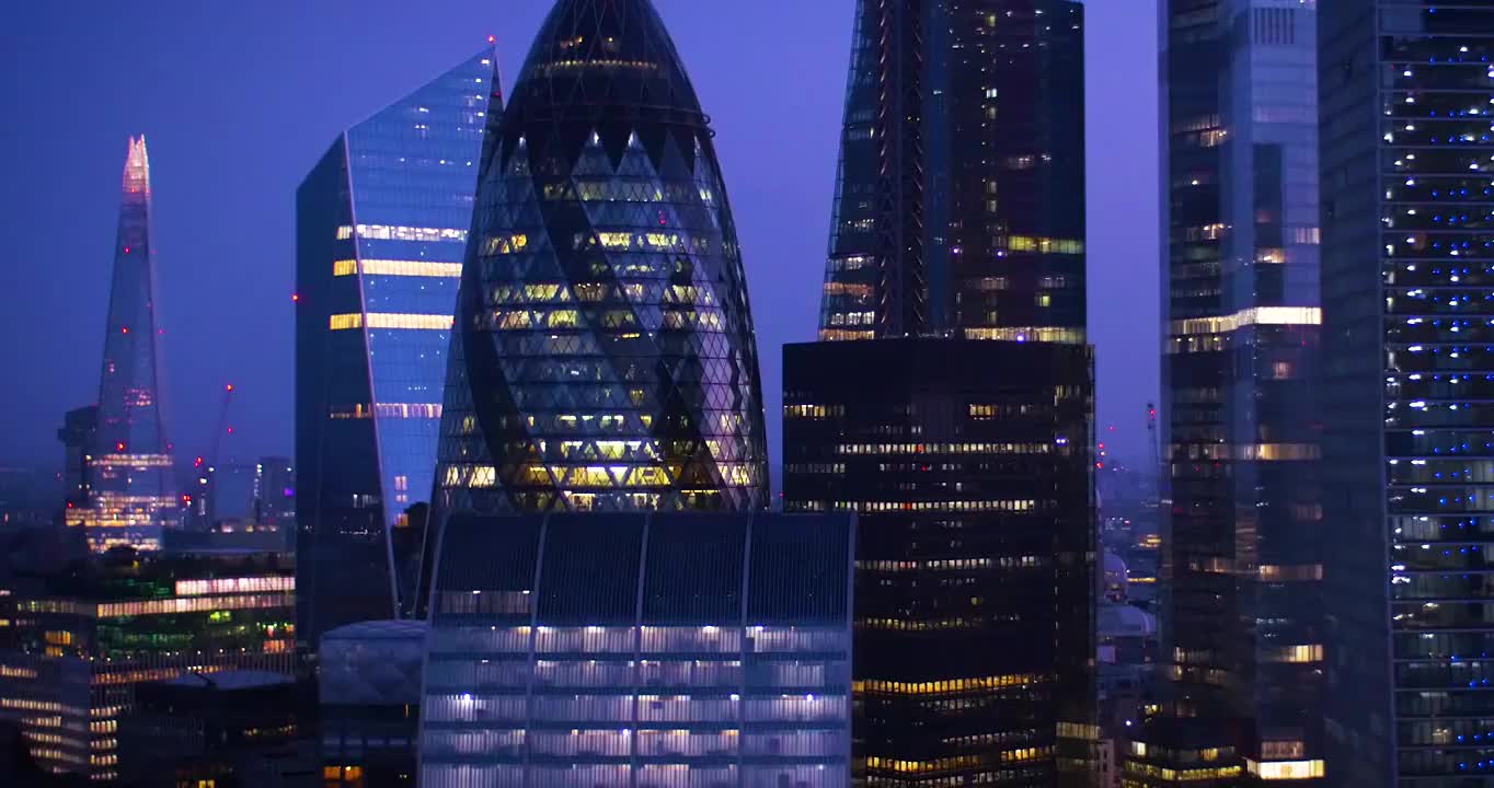 伦敦金融区，晚上。视频素材