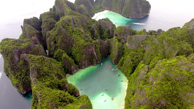 鸟瞰图Phi Phi热带岛屿视频素材