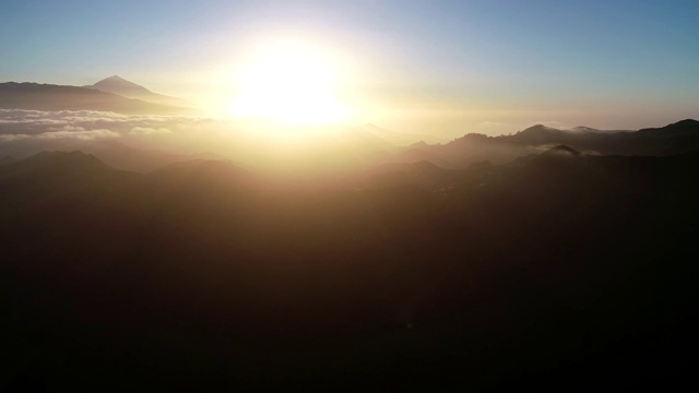 日出和比科德尔泰德山，3718米，西班牙最高的山，特内里费，加那利群岛，西班牙，大西洋，欧洲视频素材