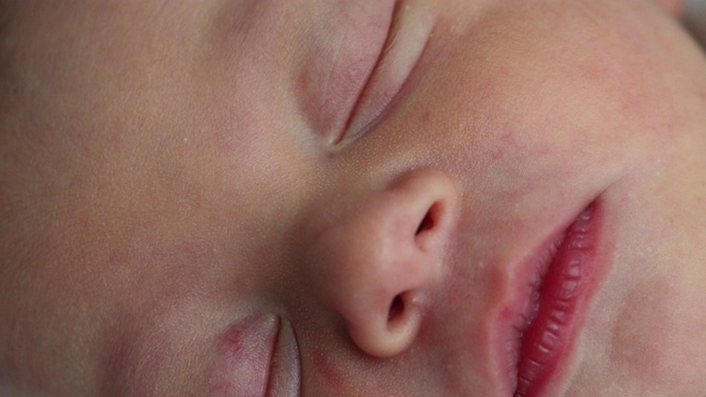 新生儿特写，婴儿正在睡觉视频素材