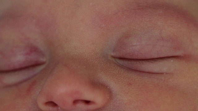 新生儿的微距睡眠视频素材