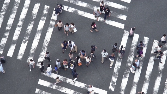 日本东京银座十字路口的慢镜头行人。视频素材