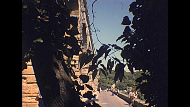 从加德桥的全景图视频素材