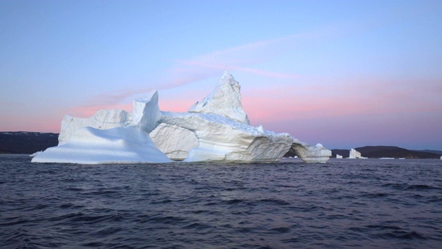 日落时，迪斯科湾的厚冰视频素材