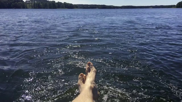 放松的POV:游船上的游艇视频素材