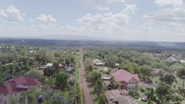 东非坦桑尼亚，通往乞力马扎罗山马兰古门的道路视频下载