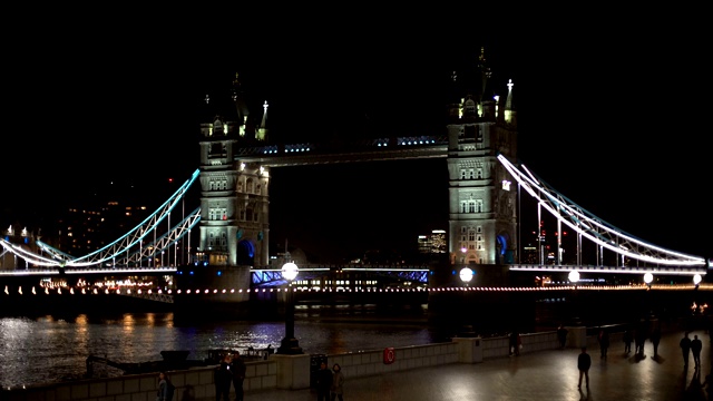 伦敦塔桥的夜晚视频素材