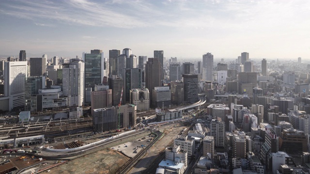 日本大阪的现代高层建筑。视频下载