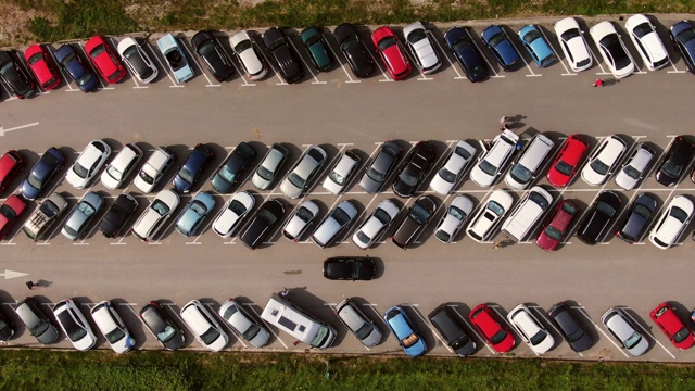 从上面看到的拥挤的停车场视频下载