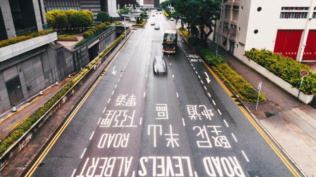 4K时间间隔的香港道，中区的交通及现代化办公大楼视频下载