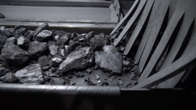 韩国江原道太白长城矿站的煤炭作业视频素材