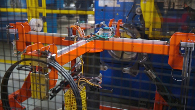 汽车轮胎侧轮的自动化生产视频下载