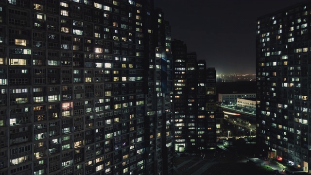 T/L TU在晚上的生活公寓/北京，中国视频素材