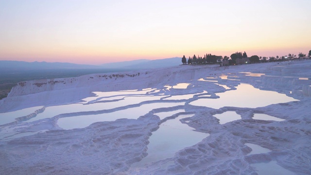 美丽的钙华池日落在古老的希拉波利斯在Pamukkale Denizli视频素材
